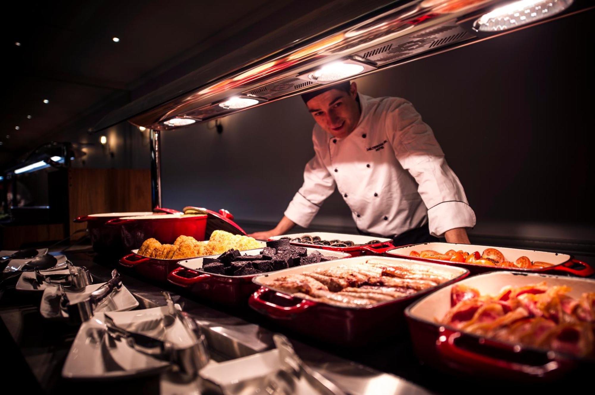 Doubletree By Hilton Cheltenham-Cotswolds Екстериор снимка