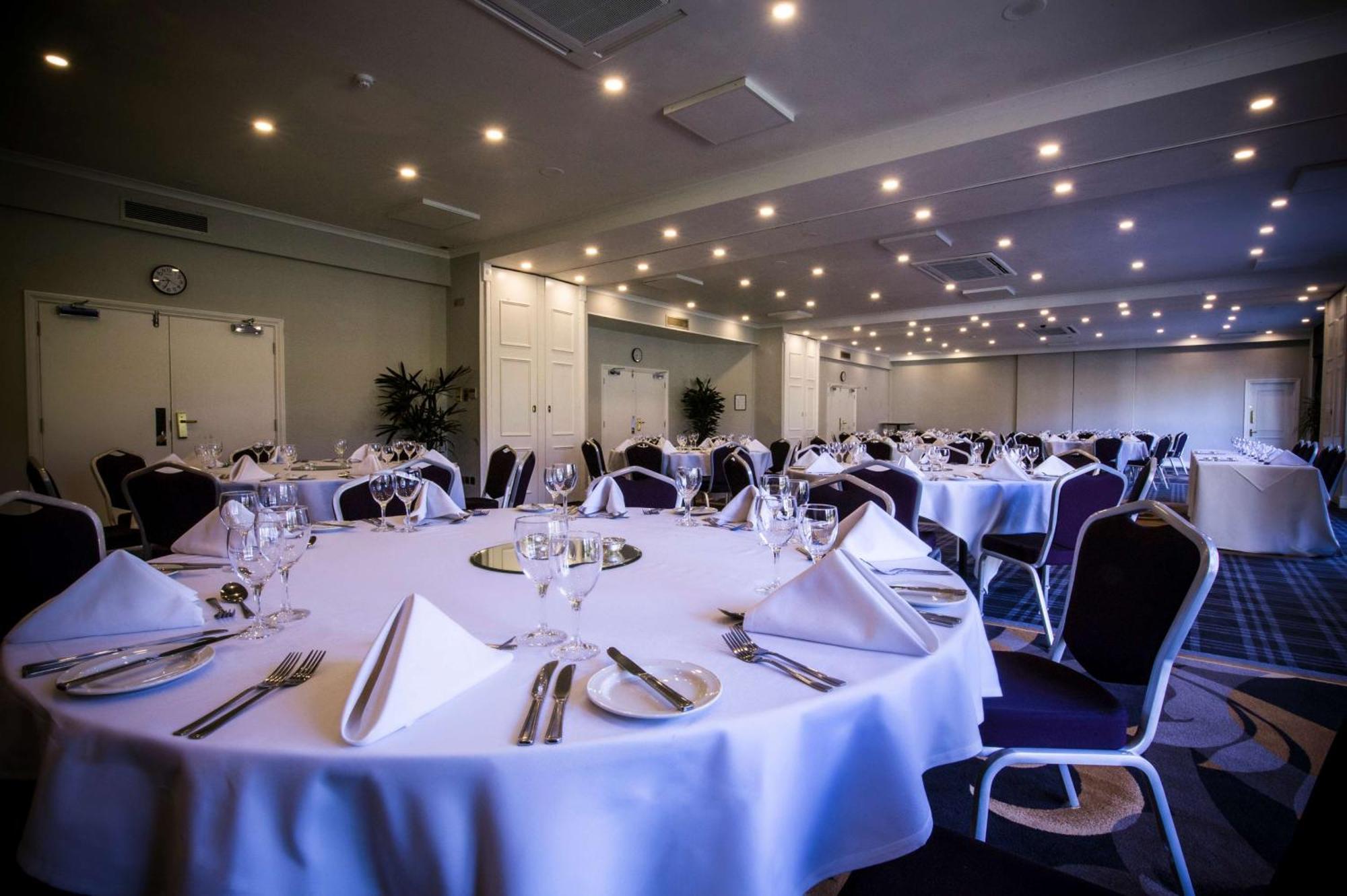 Doubletree By Hilton Cheltenham-Cotswolds Екстериор снимка