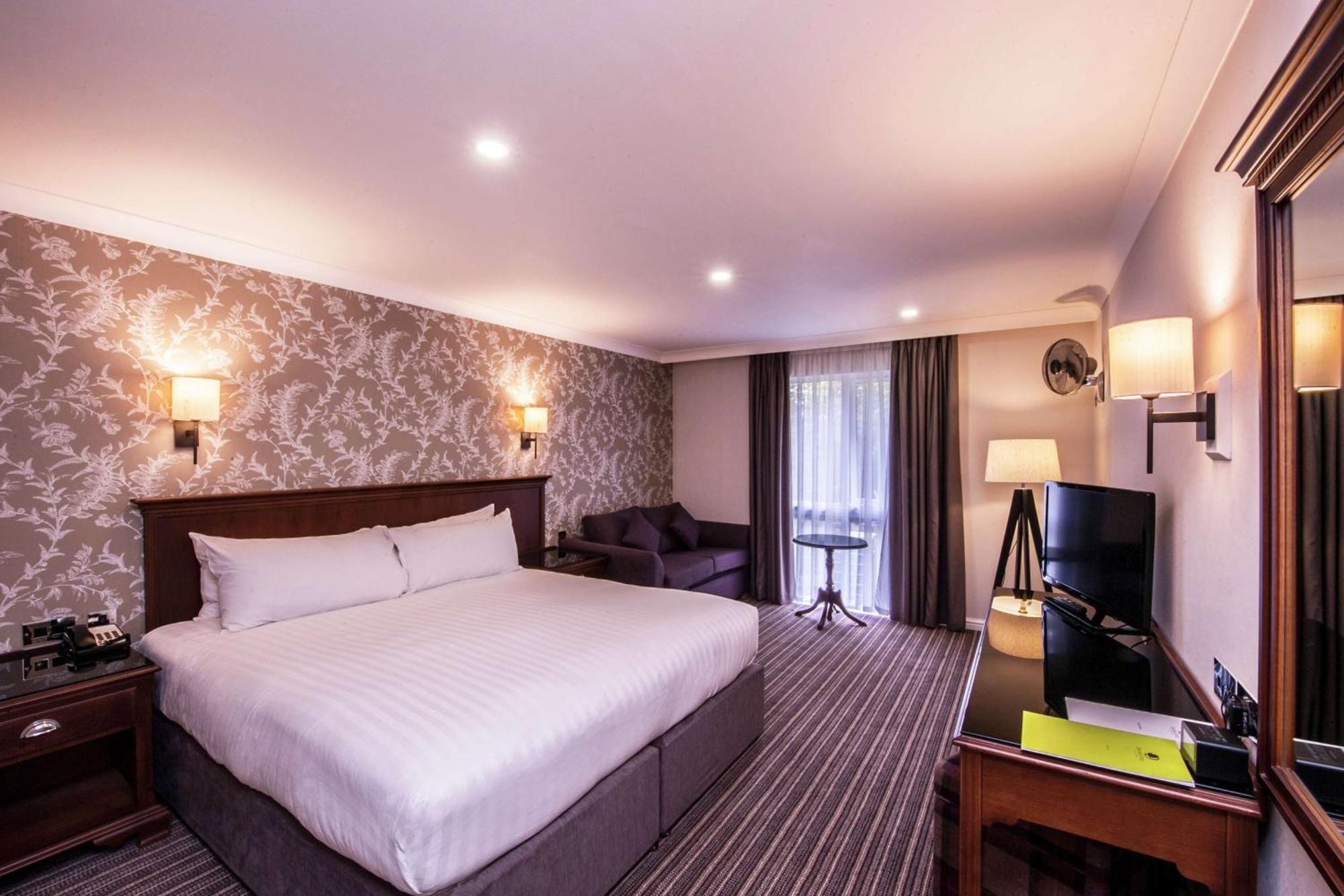 Doubletree By Hilton Cheltenham-Cotswolds Екстериор снимка