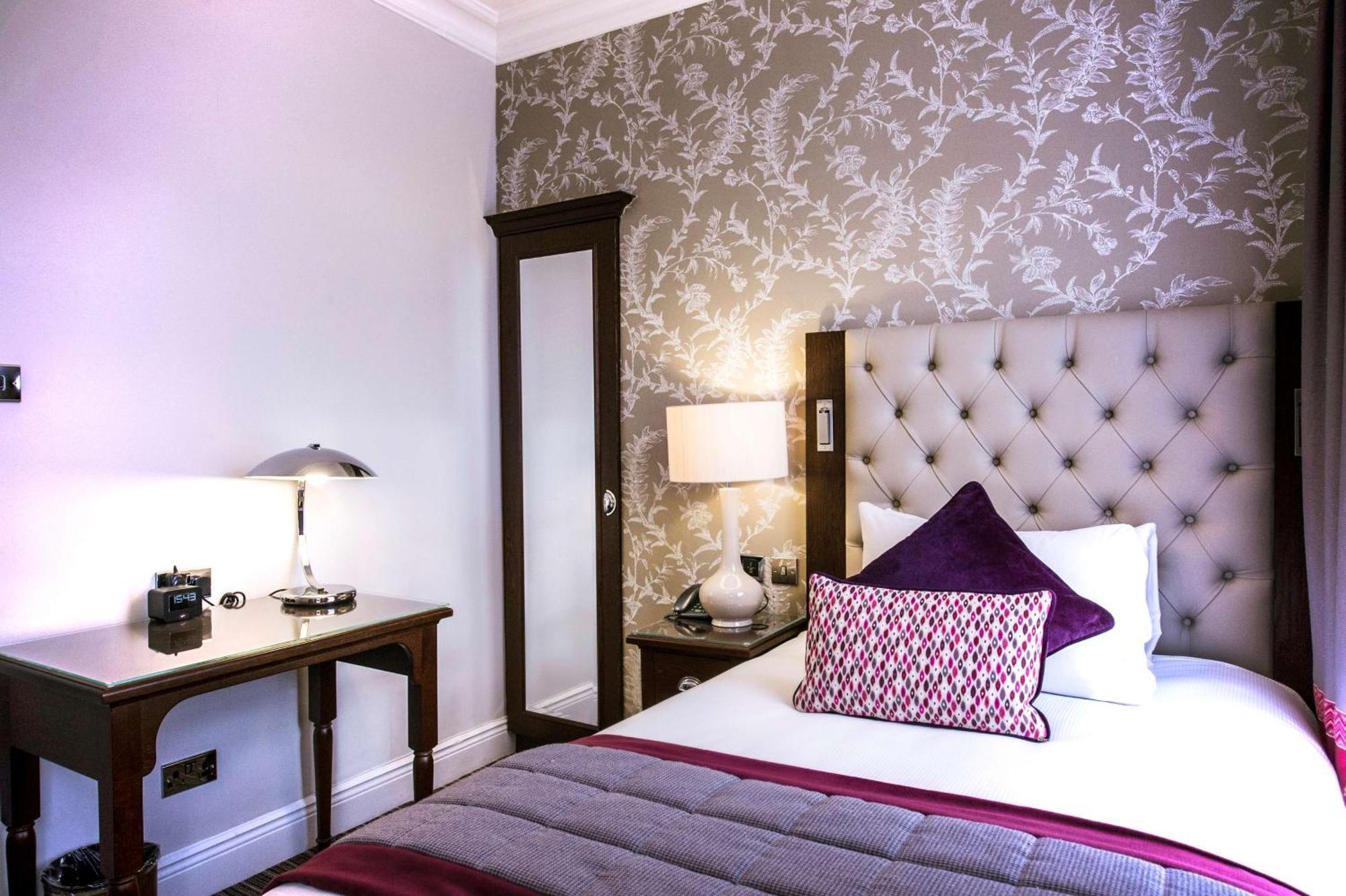 Doubletree By Hilton Cheltenham-Cotswolds Екстериор снимка