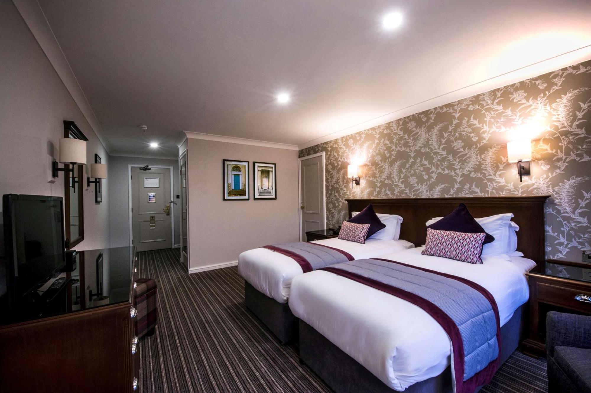 Doubletree By Hilton Cheltenham-Cotswolds Екстериор снимка